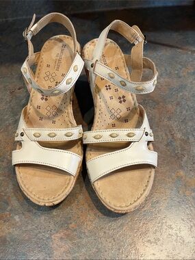 Vintage Naturalizer N5 Comfort size 11N white leather wedge sandals